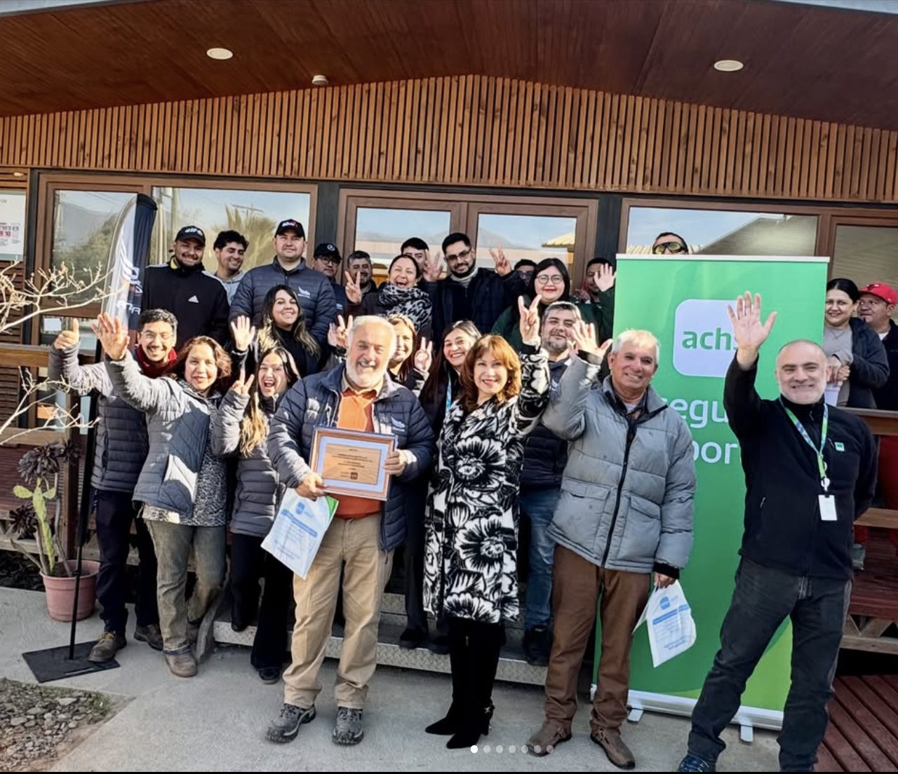 Equipo Grupo Frankar recibiendo reconocimiento ACHS por gestión en seguridad